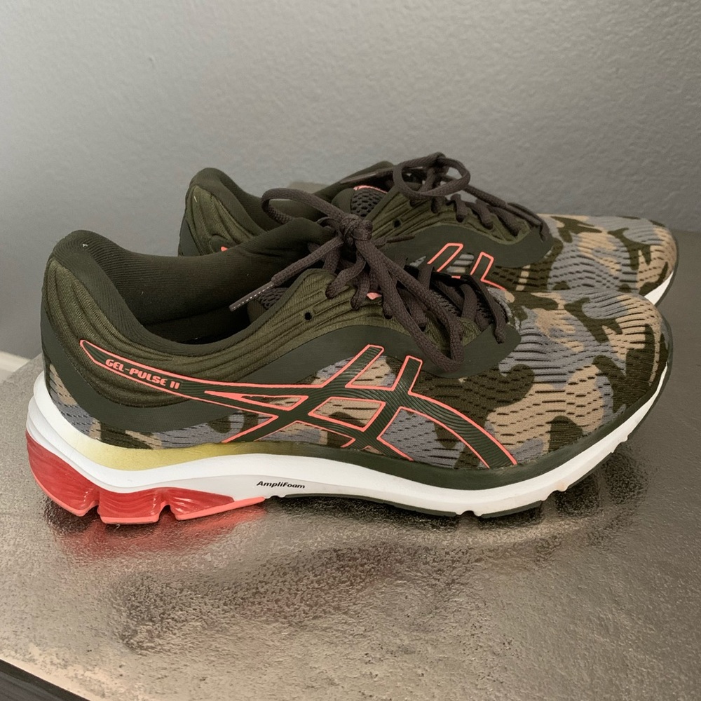 ASICS Gel pulse 11- camo print - Size 9 1/2